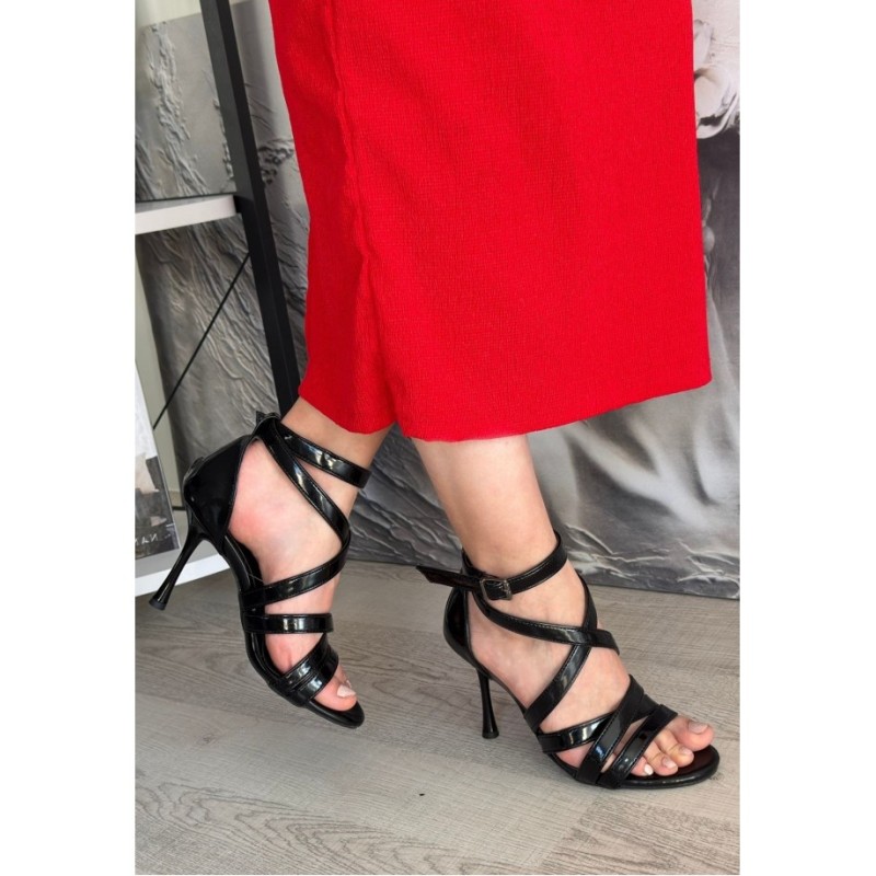 Mariya Siyah Rugan Topuklu Ayakkabı